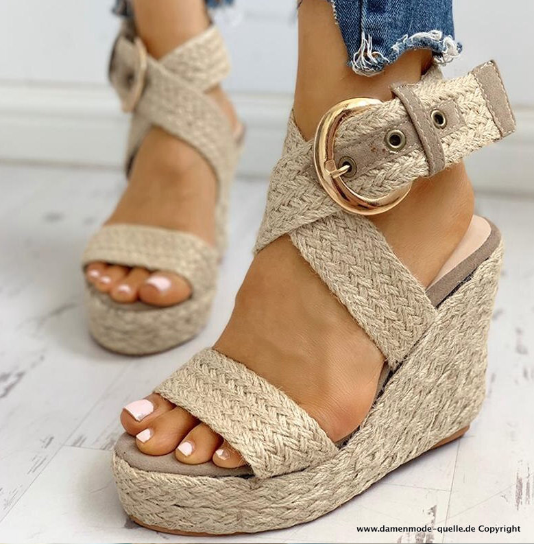 Coole Party Plateau Sommer Sandalen in Beige