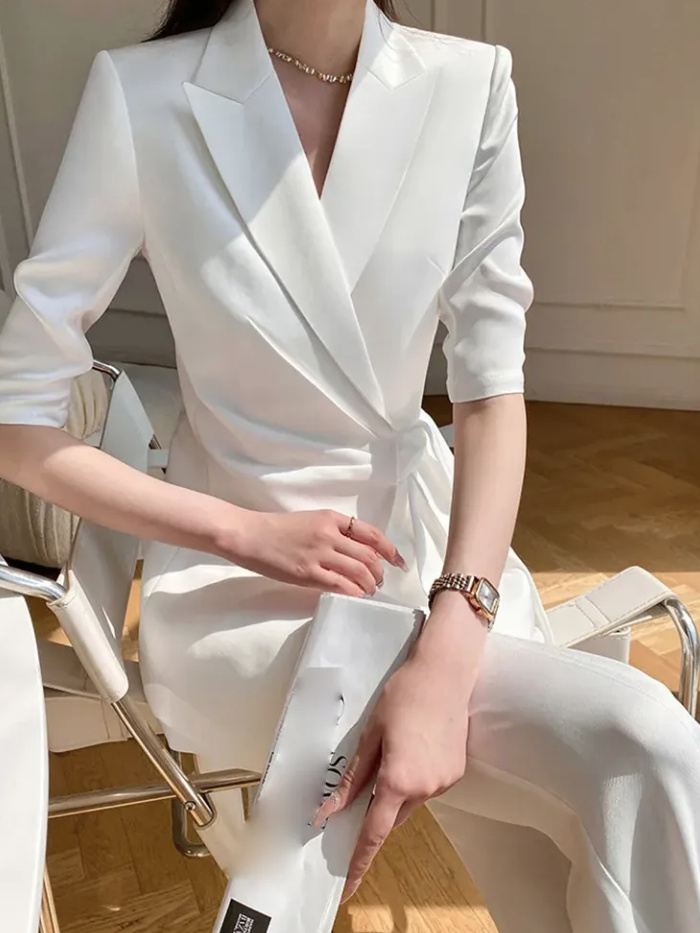 Damen Hosenanzug Elegant in Weiß mit Reverskragen und Wickel Blazer