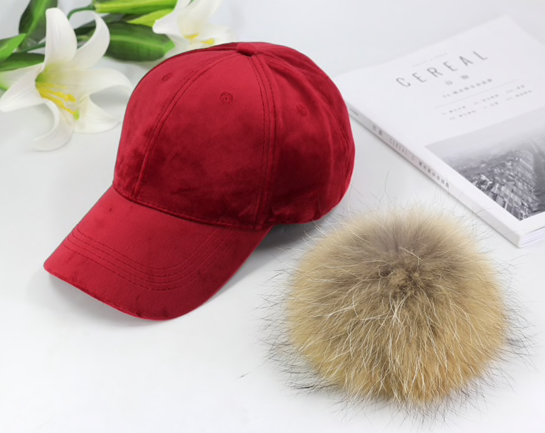 Damen Veloursleder Baseball-Cap in Rot mit Pompon - Abnehmbar