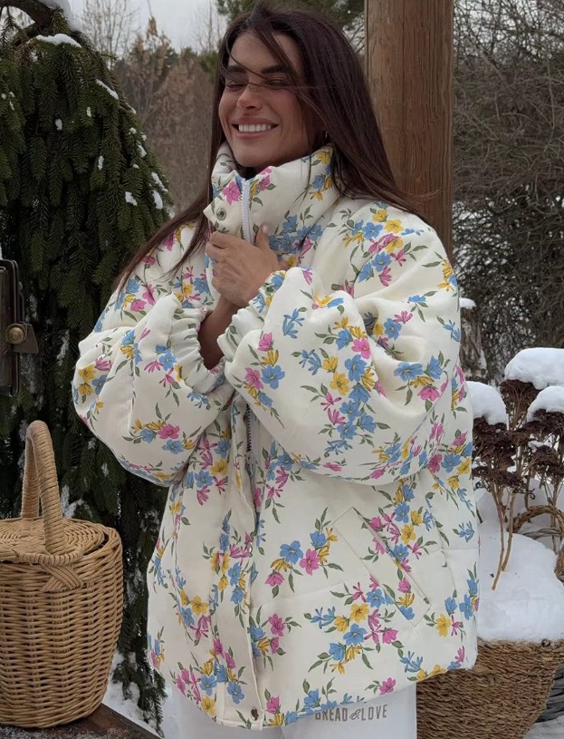 Kurze Damen Jacke Dala Weiß mit Blumenmuster