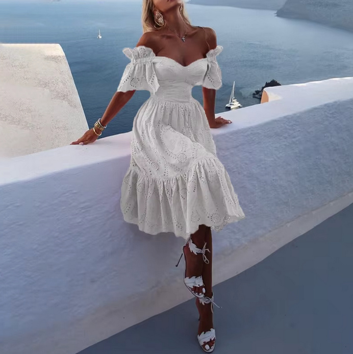 Schulterfreies Boho Style Sommerkleid 2025 in Weiß mit Spitze