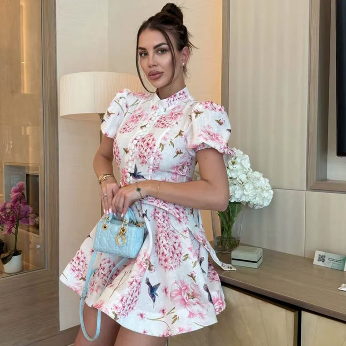 Süßes Kurzarm Sommerkleid 2025 in Weiß mit Blumenmuster