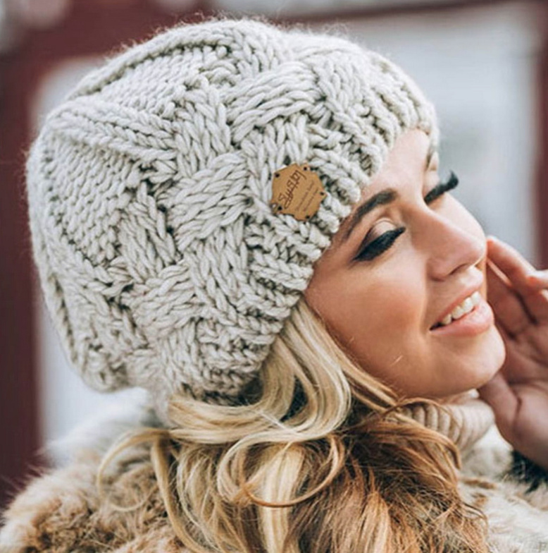Warme Winter Mütze für Damen in Silber