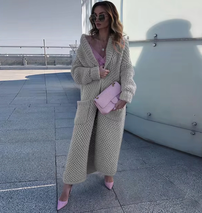 Lange Damen Strickjacke Cardigan Daniela mit Taschen in Silber