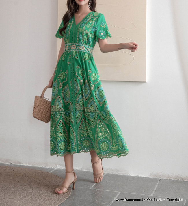 Elegantes Baumwollkleid in Grün mit Stickereien