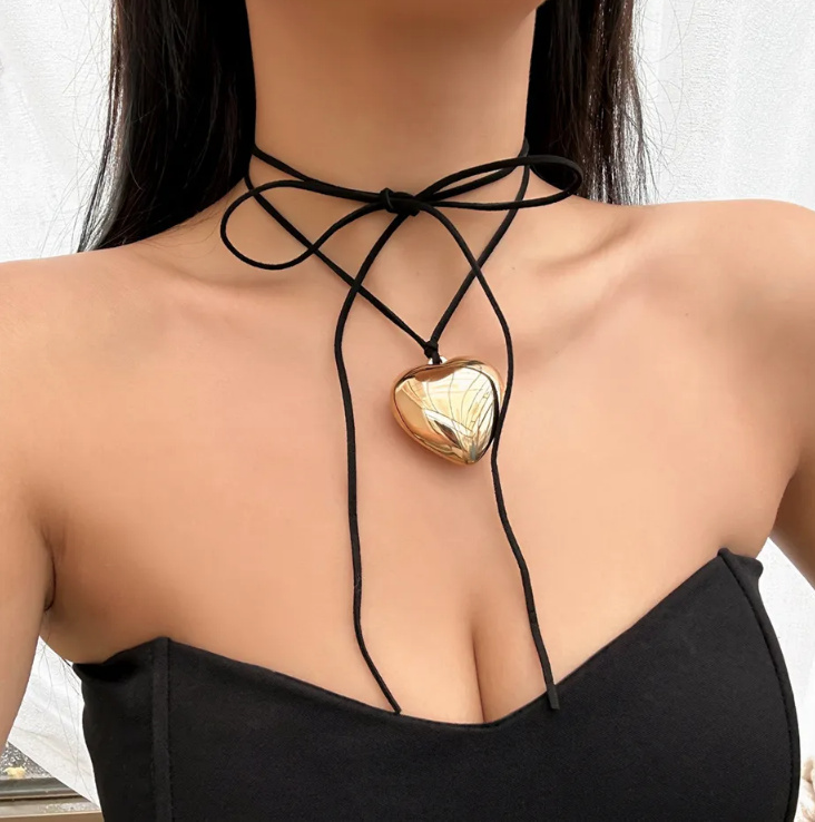 Gotik Choker Halskette Schwarz Gold mit Herz